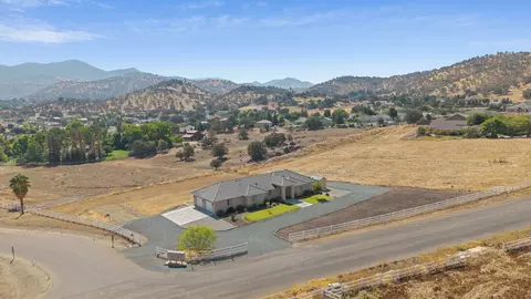 View/Area - 16741 Silver Fox Ln, Springville, CA 93265 photo 3 of 6