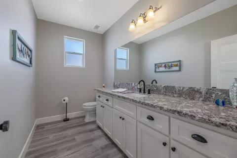 Bath - 16741 Silver Fox Ln, Springville, CA 93265 photo 2 of 4