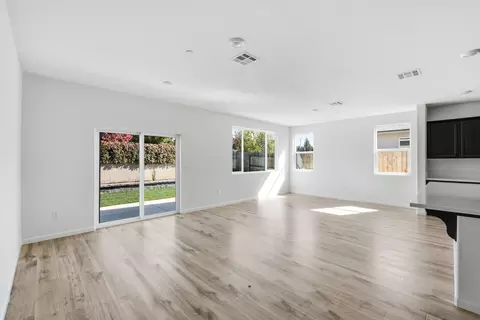 Living - 3524 E Harter Ct, Visalia, CA 93292 photo 2 of 2