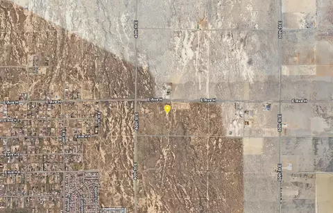 42 St E Vic Avenue H2 St E, Lancaster, CA 93535 photo 7