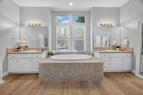 Bath - 1945 N Greenfield Ave, Clovis, CA 93619 photo 3 of 4