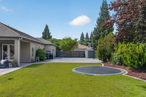 Exterior - 1945 N Greenfield Ave, Clovis, CA 93619 photo 12 of 12