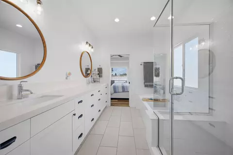 Bath - 16322 La Canada Rd, Madera, CA 93636 photo 3 of 6