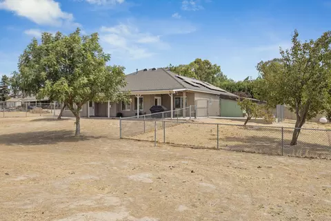 Exterior - 16322 La Canada Rd, Madera, CA 93636 photo 9 of 15