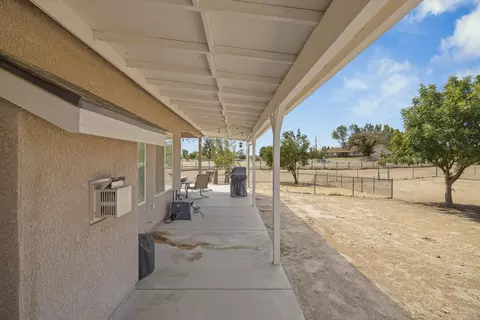 Exterior - 16322 La Canada Rd, Madera, CA 93636 photo 6 of 15
