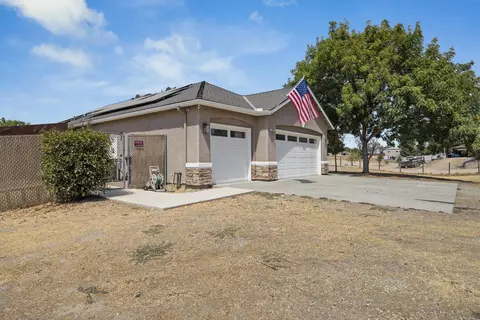 Exterior - 16322 La Canada Rd, Madera, CA 93636 photo 2 of 15