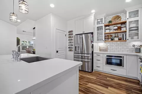 Kitchen - 16322 La Canada Rd, Madera, CA 93636 photo 6 of 7
