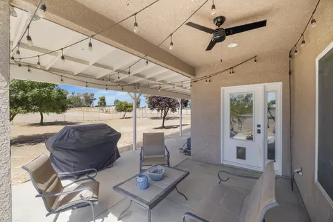 Exterior - 16322 La Canada Rd, Madera, CA 93636 photo 5 of 15