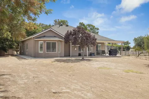 Exterior - 16322 La Canada Rd, Madera, CA 93636 photo 10 of 15