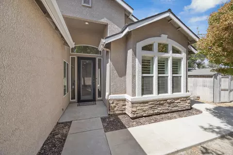 Exterior - 16322 La Canada Rd, Madera, CA 93636 photo 4 of 15
