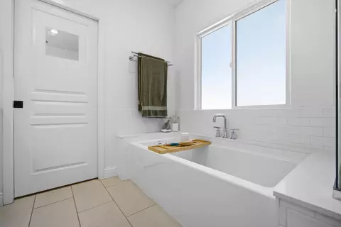 Bath - 16322 La Canada Rd, Madera, CA 93636 photo 4 of 6