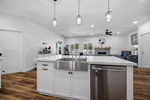 Kitchen - 16322 La Canada Rd, Madera, CA 93636 photo 3 of 7