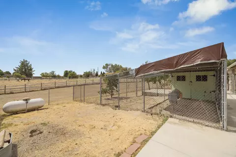 Exterior - 16322 La Canada Rd, Madera, CA 93636 photo 7 of 15
