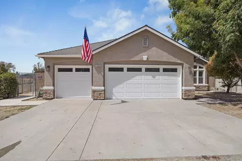 Exterior - 16322 La Canada Rd, Madera, CA 93636 photo 3 of 15