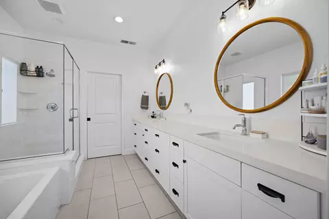 Bath - 16322 La Canada Rd, Madera, CA 93636 photo 1 of 6