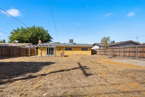 Exterior - 643 E Kaweah Ave, Visalia, CA 93292 photo 3 of 3