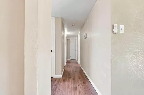 Entry Way - 643 E Kaweah Ave, Visalia, CA 93292 photo 1 of 1