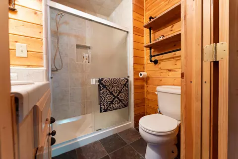 Bath - 706 Loop Dr, Springville, CA 93265 photo 5 of 10