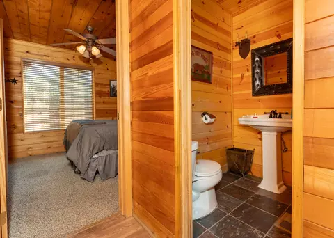 Bath - 706 Loop Dr, Springville, CA 93265 photo 1 of 10