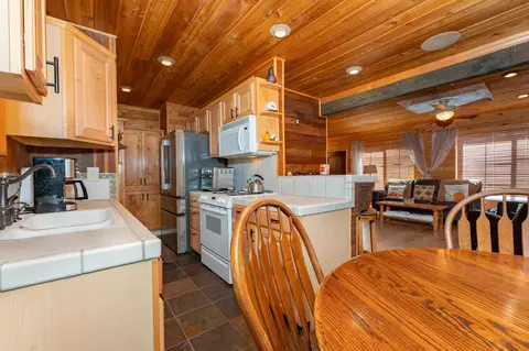 Kitchen - 706 Loop Dr, Springville, CA 93265 photo 4 of 4