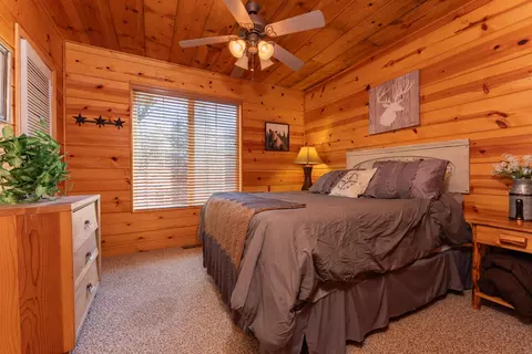 Bedroom - 706 Loop Dr, Springville, CA 93265 photo 1 of 8