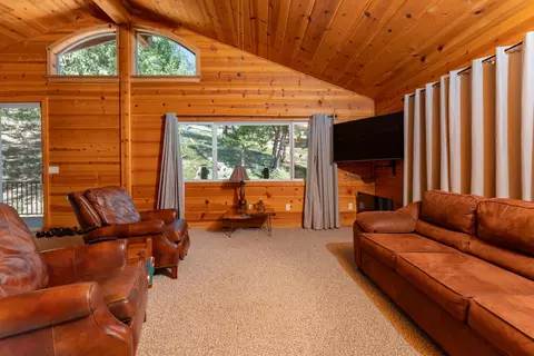 Living - 706 Loop Dr, Springville, CA 93265 photo 7 of 10