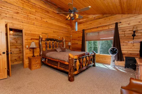 Bedroom - 706 Loop Dr, Springville, CA 93265 photo 6 of 8