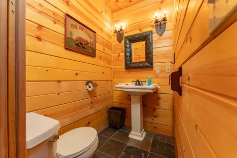 Bath - 706 Loop Dr, Springville, CA 93265 photo 2 of 10