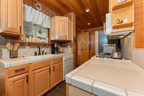 Kitchen - 706 Loop Dr, Springville, CA 93265 photo 1 of 4