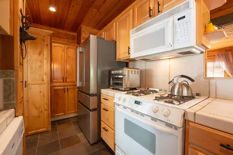 Kitchen - 706 Loop Dr, Springville, CA 93265 photo 2 of 4