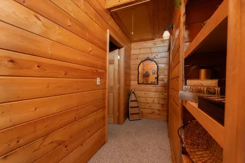 Entry Way - 706 Loop Dr, Springville, CA 93265 photo 4 of 7