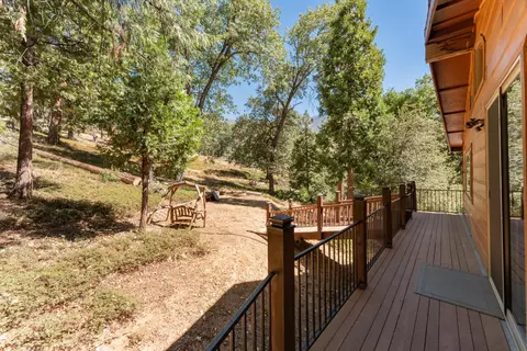 Exterior - 706 Loop Dr, Springville, CA 93265 photo 9 of 11