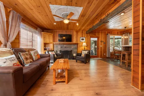 Living - 706 Loop Dr, Springville, CA 93265 photo 5 of 10