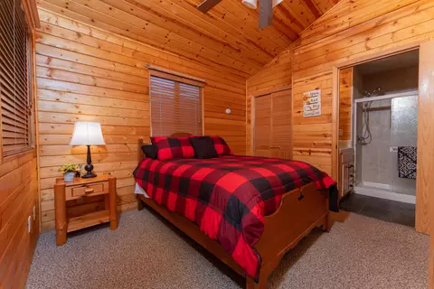 Bedroom - 706 Loop Dr, Springville, CA 93265 photo 5 of 8