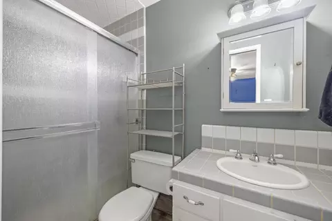 Bath - 1749 E Kohn Ave, Tulare, CA 93274 photo 2 of 2