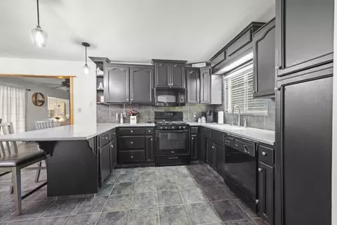 Kitchen - 1749 E Kohn Ave, Tulare, CA 93274 photo 1 of 6