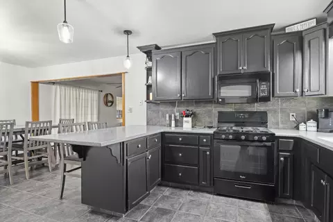 Kitchen - 1749 E Kohn Ave, Tulare, CA 93274 photo 5 of 6