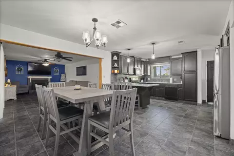 Dining - 1749 E Kohn Ave, Tulare, CA 93274 photo 2 of 2