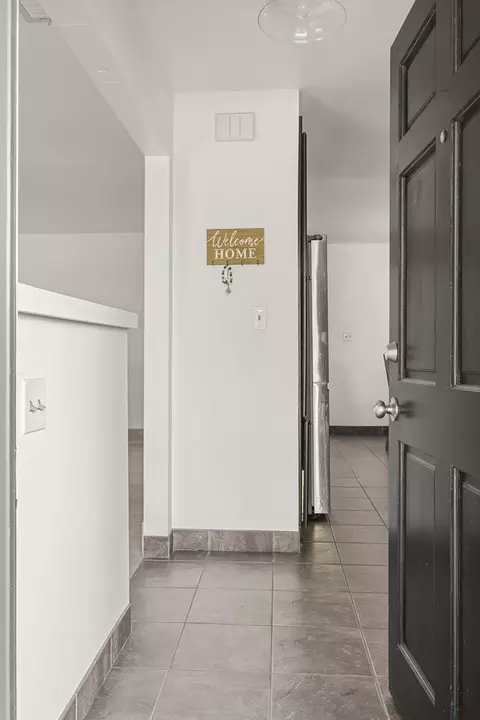 Entry Way - 1749 E Kohn Ave, Tulare, CA 93274 photo 1 of 3