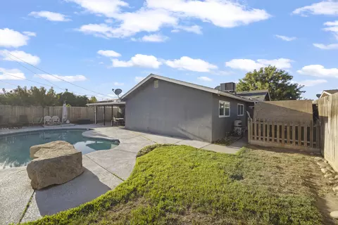 Exterior - 1749 E Kohn Ave, Tulare, CA 93274 photo 7 of 8