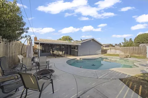 Exterior - 1749 E Kohn Ave, Tulare, CA 93274 photo 5 of 8