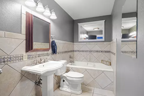 Bath - 1749 E Kohn Ave, Tulare, CA 93274 photo 1 of 2