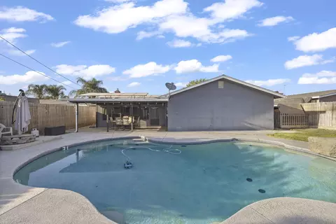 Exterior - 1749 E Kohn Ave, Tulare, CA 93274 photo 6 of 8