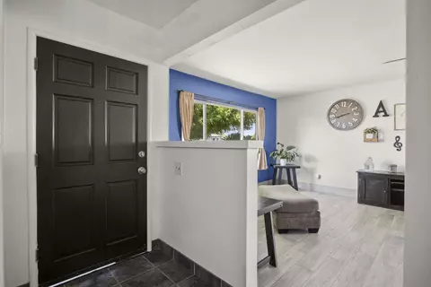 Entry Way - 1749 E Kohn Ave, Tulare, CA 93274 photo 2 of 3