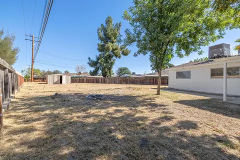 Exterior - 1146 Lassen Dr, Hanford, CA 93230 photo 8 of 12