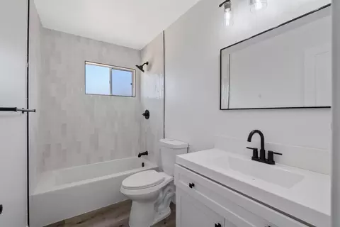 Bath - 1146 Lassen Dr, Hanford, CA 93230 photo 1 of 3