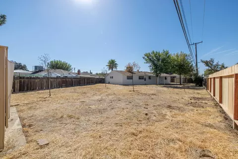 Exterior - 1146 Lassen Dr, Hanford, CA 93230 photo 11 of 12