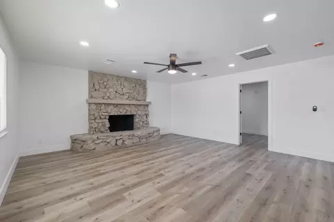 Living - 1146 Lassen Dr, Hanford, CA 93230 photo 6 of 7