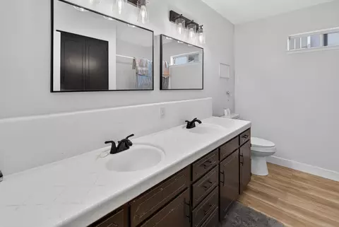 Bath - 1399 E Boyer Dr, Tulare, CA 93274 photo 1 of 2