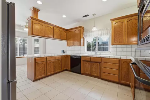 Kitchen - 2731 E Feemster Ave, Visalia, CA 93292 photo 1 of 4